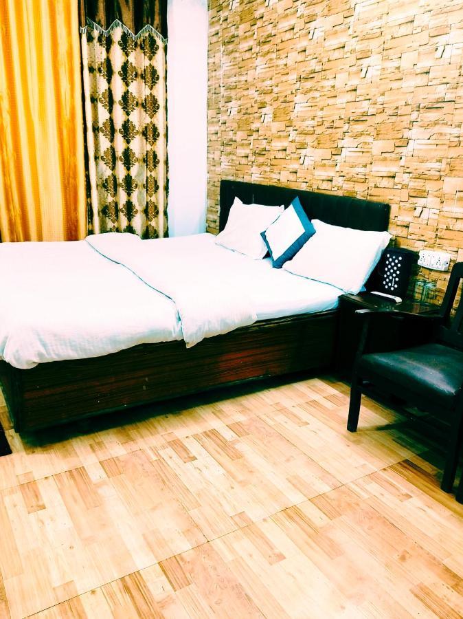 Hotel Holiday Dalhousie - Near Ghandhi Chowk Mall Road Exteriör bild